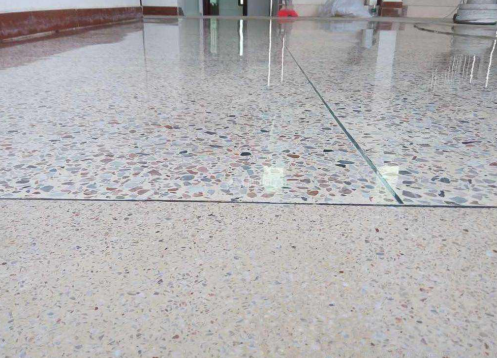 水磨石地面構(gòu)造要求